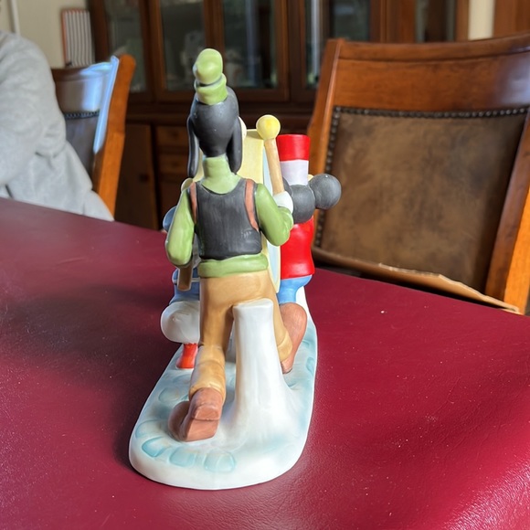 Walt Disney Bisque Figurine - Picture 8 of 8